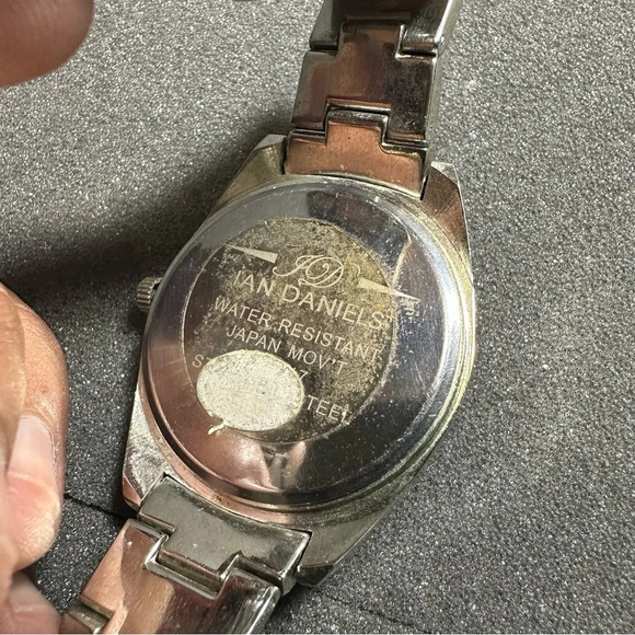 Ian Daniels Mens Quartz Wrist Watch Silver Tone Working Cracked Glass - Picture 9 of 11